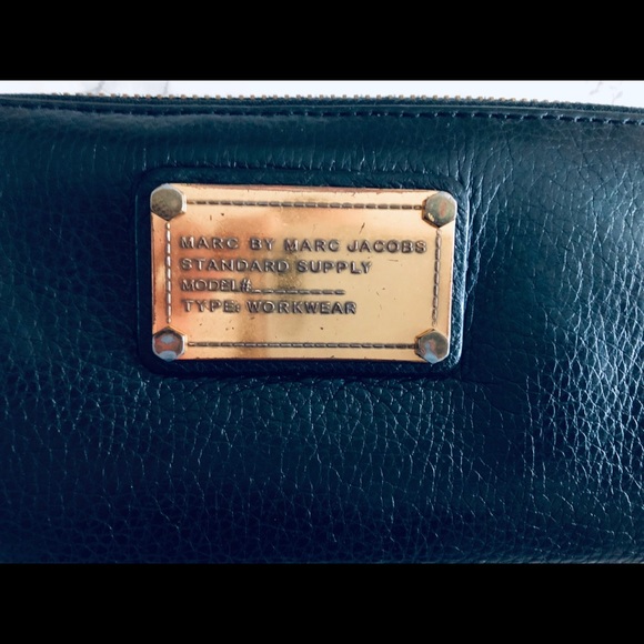 Marc By Marc Jacobs Zip Wallet - Picture 4 of 6